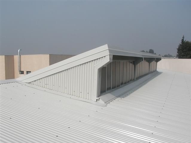 Installation of Sand 20 profiled sheet on industrial property